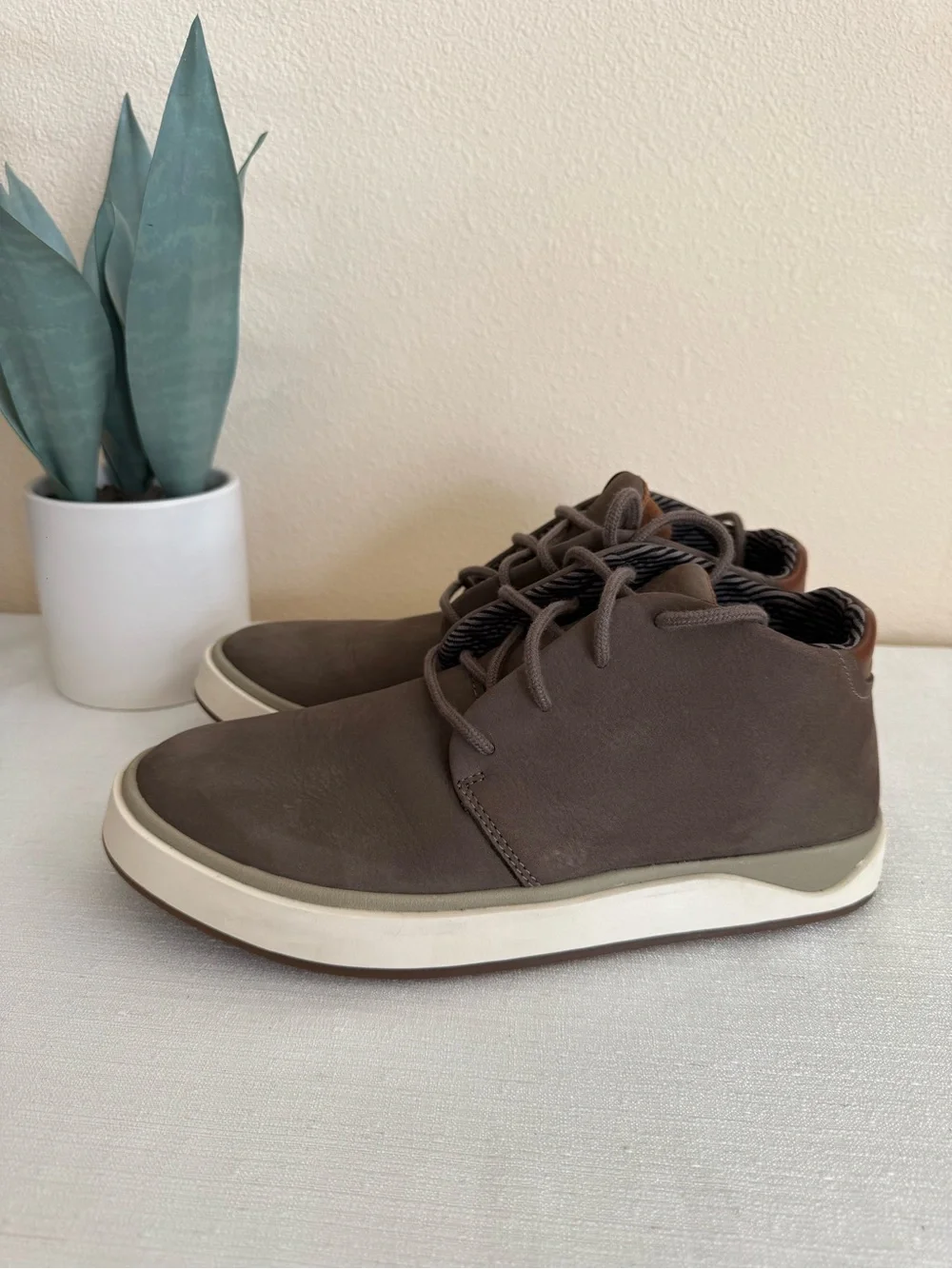 OluKai Papaku ‘Ili Men's Casual Mid-Top Sneakers in Brown Leather